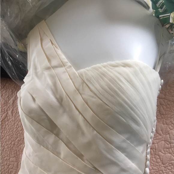 Vera Wang wedding gown - Picture 3 of 3